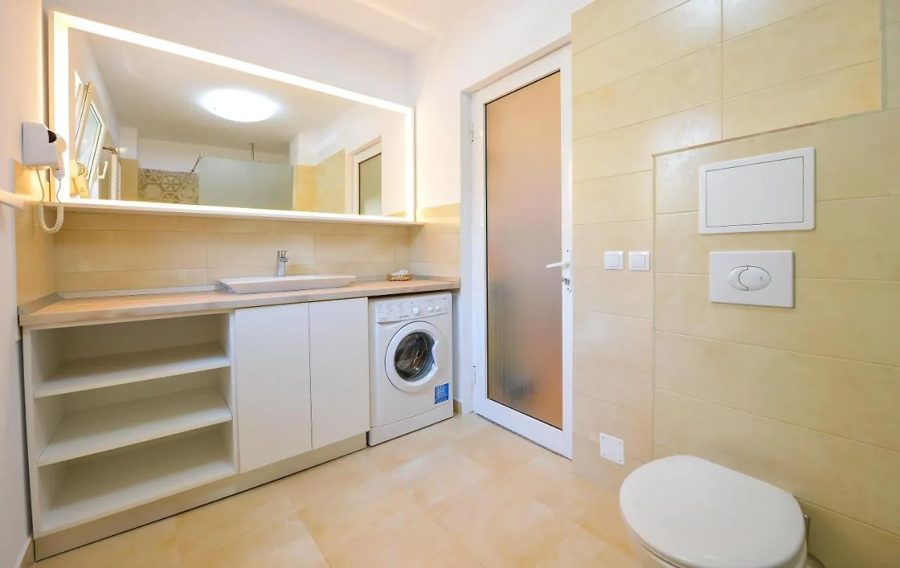 Park Apartment Downtown Boekarest
